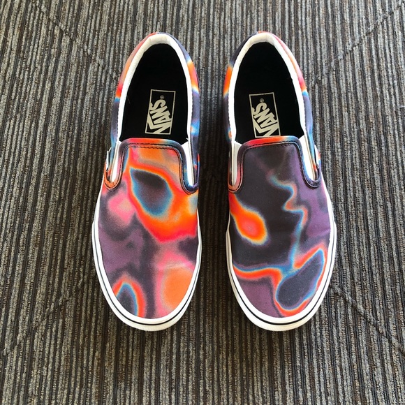 vans slip on dark aura